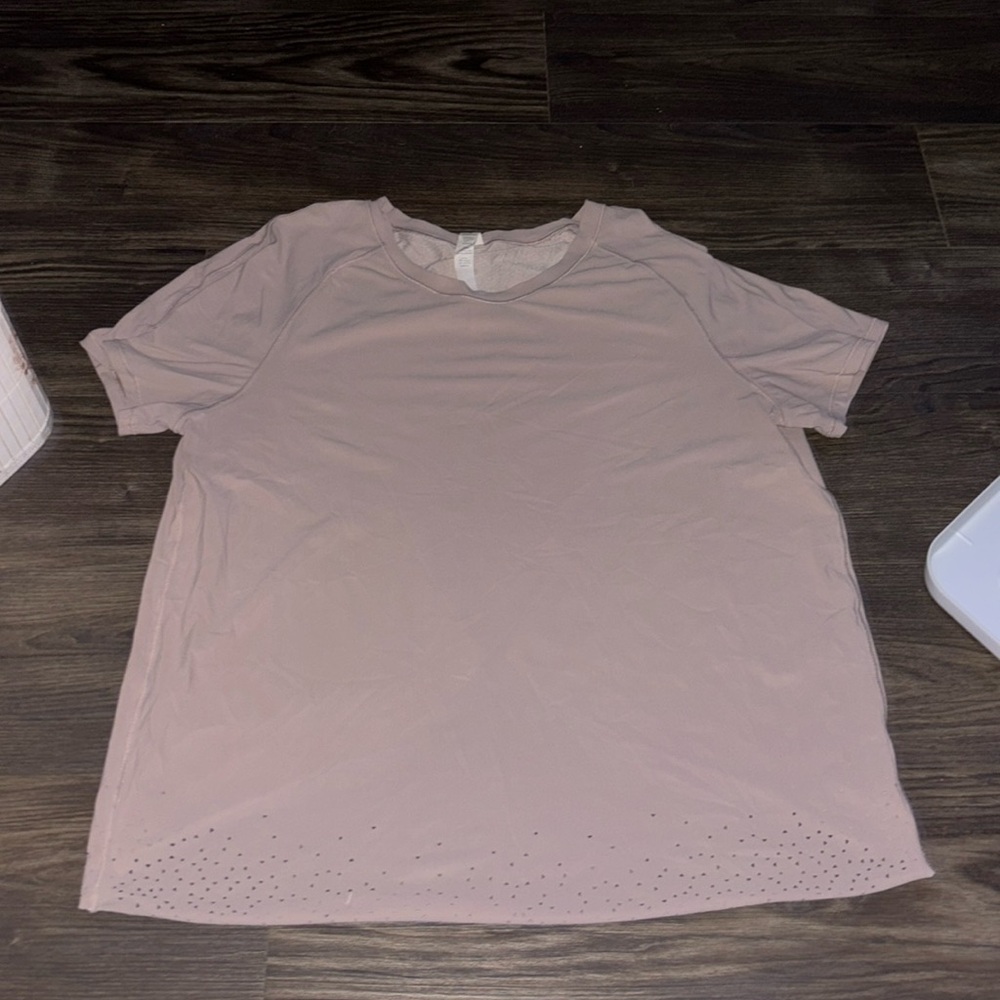Blush lululemon top